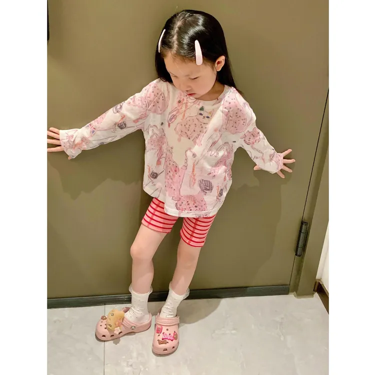 小思家女童2025夏季新款韩版百搭涂鸦防晒长袖上衣条纹骑行裤套装