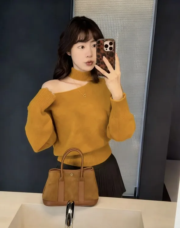 韩系复古慵懒挂脖斜领露肩软糯时尚厚款纯色气质毛衣W2-54