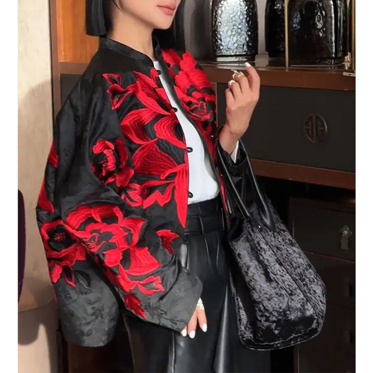 2025秋季新款时尚设计宽松欧货亮眼高级感刺绣单排扣黑色外套女潮