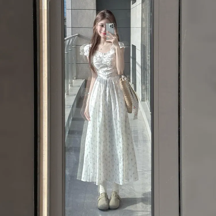 白色碎花连衣裙女夏2025新款小个子海边度假穿搭漂亮掐腰长裙3478