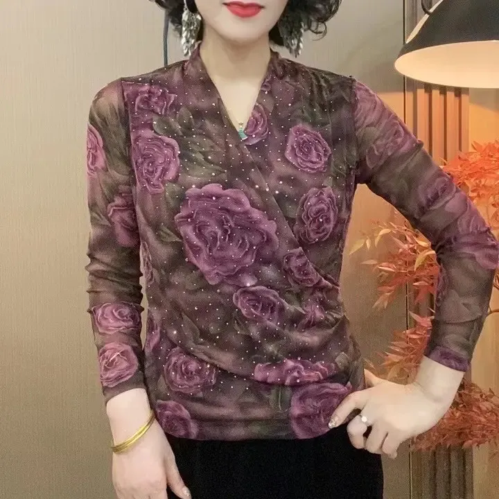 2025秋季新款上衣时尚V领显瘦修身设计感女士洋气小衫上衣#8829