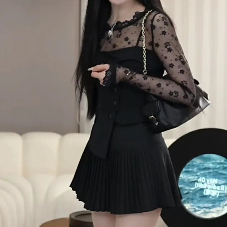 甜美风蕾丝长袖打底衫女配吊带+高腰百褶裙套装LK2505562