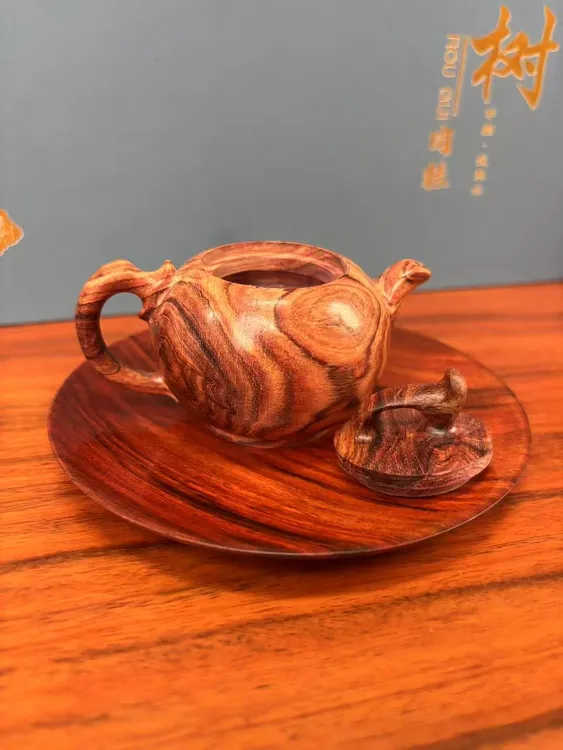 黄花梨紫料茶壶工艺品，精雕细琢