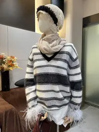 [68岁小姐姐]休闲袖口驼鸟毛拉毛条纹V领针织毛衣D25RSN8 0085