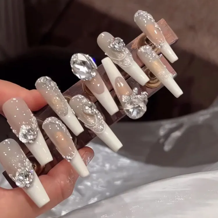 奶白爆闪富家千金穿戴甲中长款美甲纯手工可拆卸穿戴气质优雅