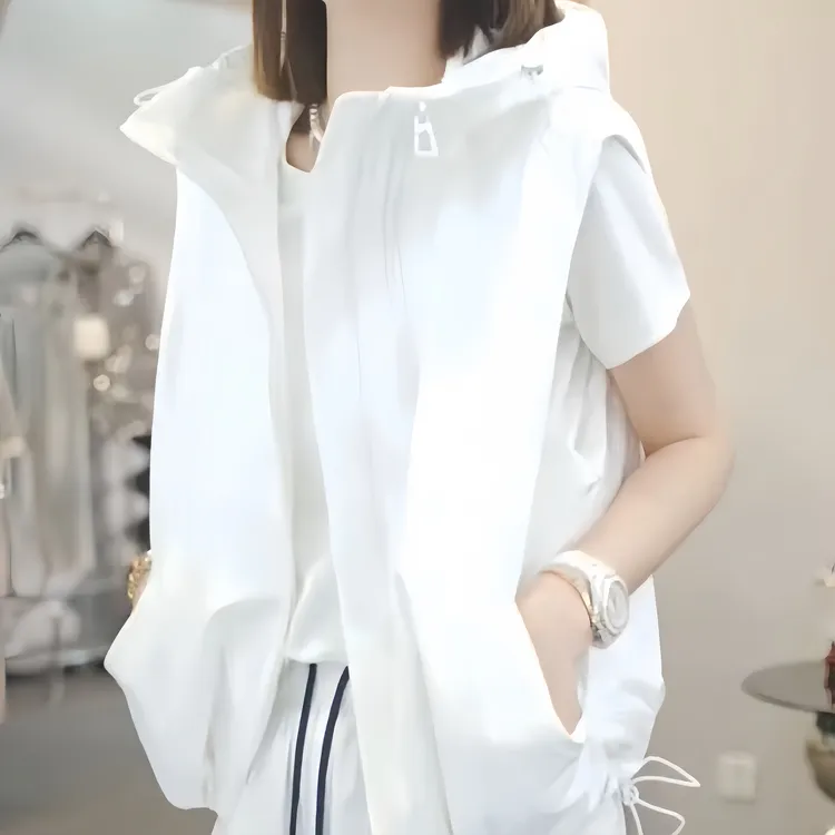 夏季时尚休闲无袖马甲上衣女2025新款百搭显瘦简约设计感连帽外套