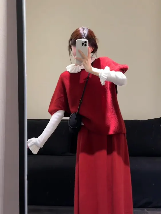 2025秋季韩系复古温柔风红色针织衫半身裙叠穿花边打底上衣三件套