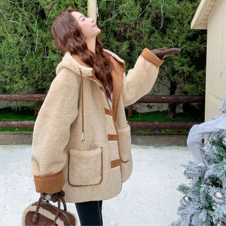 卡其色羊羔毛皮毛一体外套女款新款2025年爆款冬季设计小众衣服