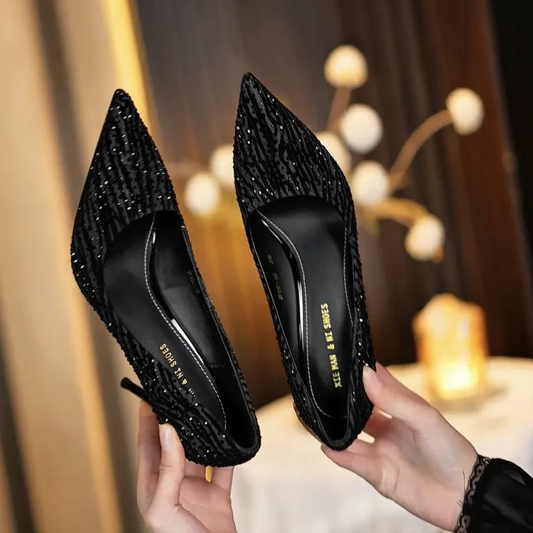 鞋漫妮9~7公分春秋爆款黑色细跟满钻尖头气质百搭网红性感高跟鞋