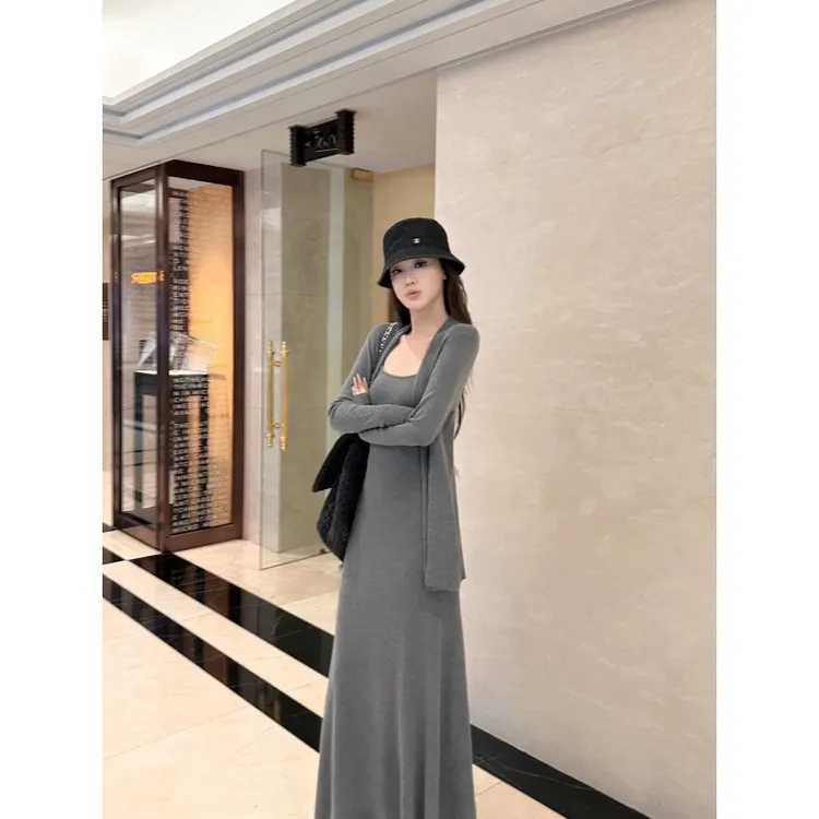 慵懒松弛感针织开衫套装女早秋新款纯欲气质修身长款吊带裙两件套