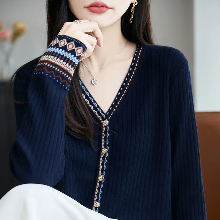 哥弟阿玛施正品早秋冬新款羊毛开衫女V领民族风宽松显瘦针织毛衣