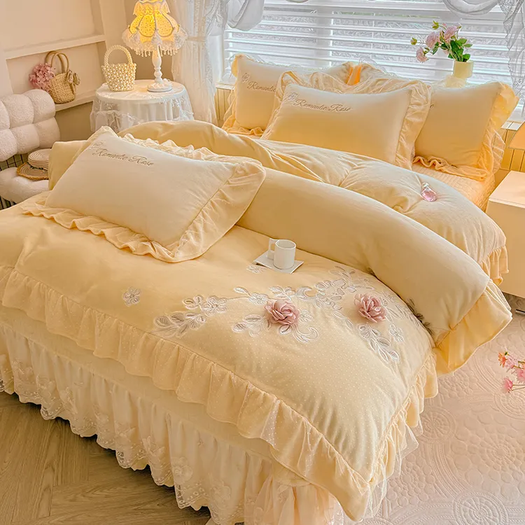 床盖牛奶绒四件套加厚加密保暖夹棉床盖蕾丝花边防滑防静电三件套