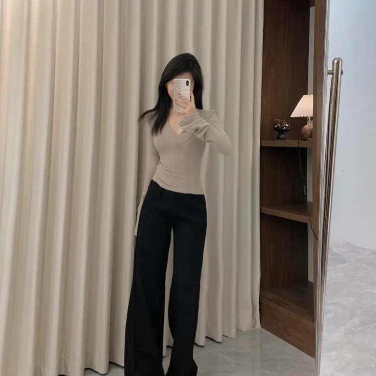 纯欲深V领长袖正肩双面磨毛针织衫气质内搭弹力显瘦打底衫