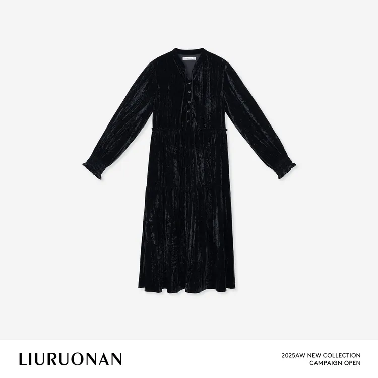 LIURUONAN 25WIN【丝绒小黑裙】气质V领肌理感褶裥修身长款连衣裙女