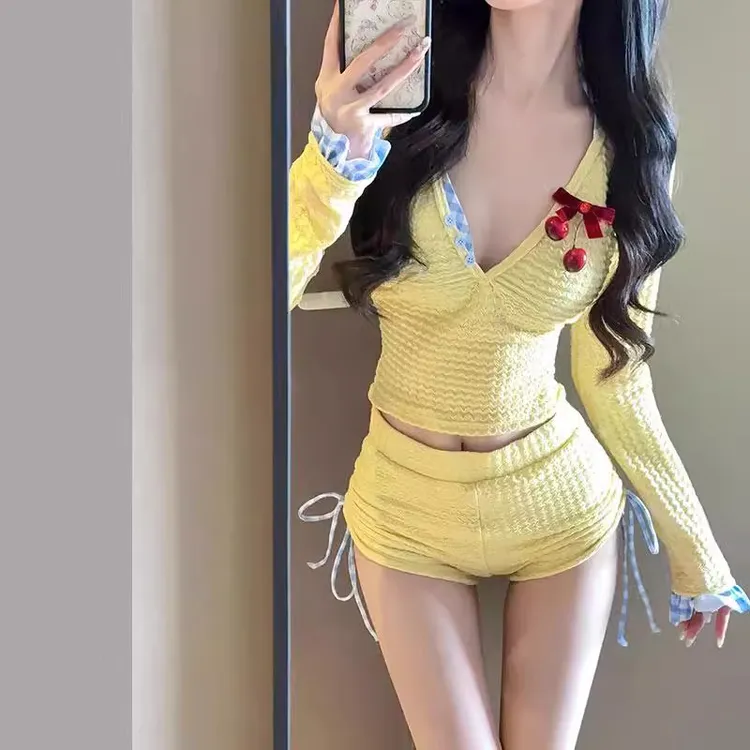 2025新款分体泳衣女三件套时尚辣妹甜美格子蜜桃臀显瘦海边度假风
