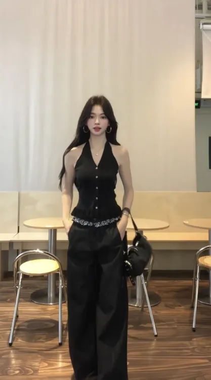 夏季新款洋气衣服女修身挂脖吊带法式高级感无袖上衣气质直筒裤