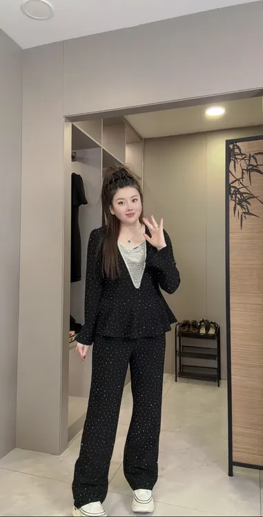 【婷婷】2026秋冬新款时尚洋气25666带钻显瘦套装