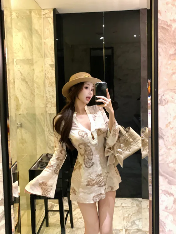 法式气质V领纯欲辣妹长袖衬衫连衣裙女秋气质收腰显瘦小个子裙子