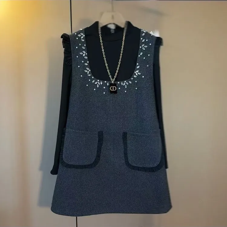 1052-2025年秋冬新款时尚洋气显瘦呢子马甲裙+T恤两件套