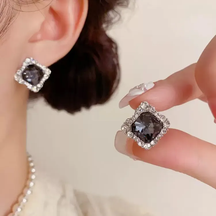 铜合金耳饰 轻奢百搭简约925银针小众精致黑色菱形耳钉气质独特