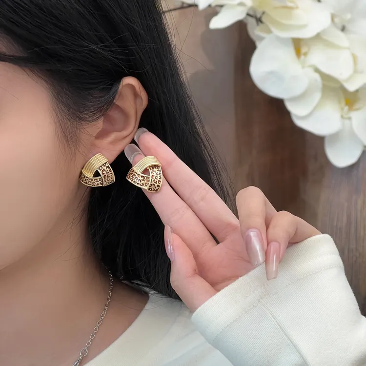 合金耳饰 【金藤】复古三角豹纹耳钉气质女2025小众时尚秋冬耳环