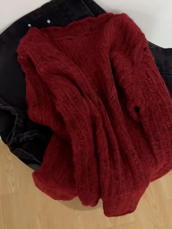 2025秋小众设计高级感今年流行盐系别致独特减龄绝美红色针织衫