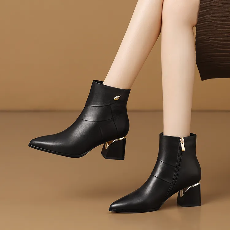 6cm时尚尖头短靴女粗跟秋冬加绒通勤马丁靴百搭小众真皮高跟裸靴