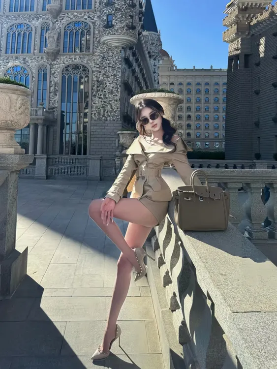 2025新款大开领翻领夹克新款饰腰带双排扣短风衣外套显瘦短裤套装