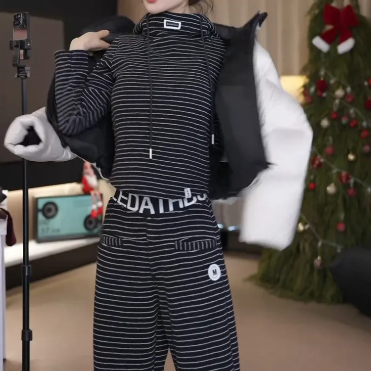 冬季新款气质设计磨毛保暖层次高领帽衫+长裤套装LK2500766