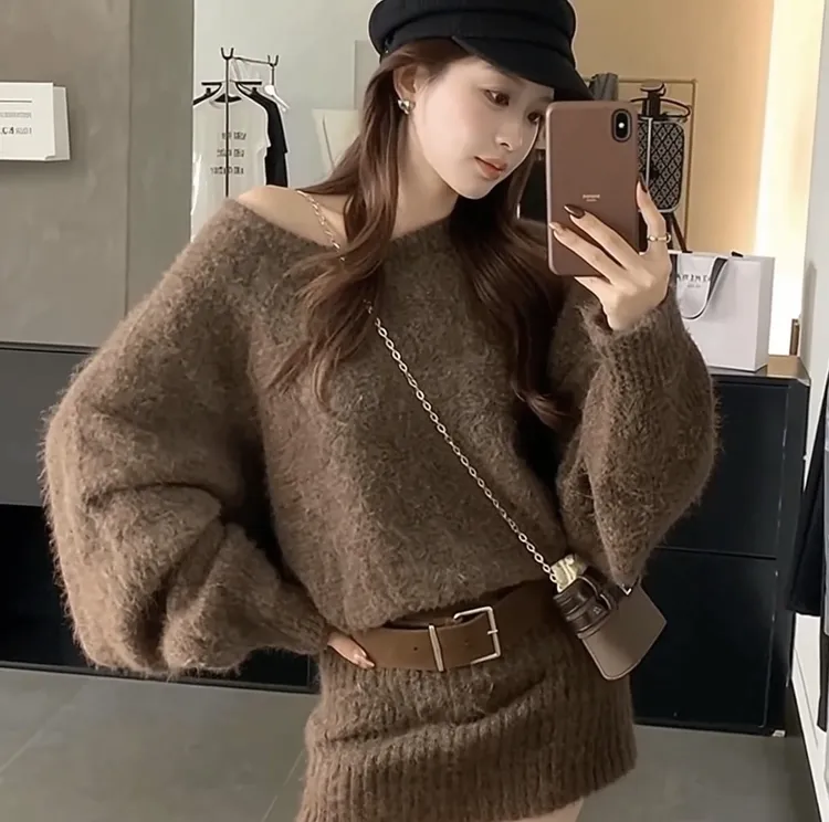 法式露肩纯欲慵懒风毛衣连衣裙女2025秋冬季超好看显瘦收腰包臀裙