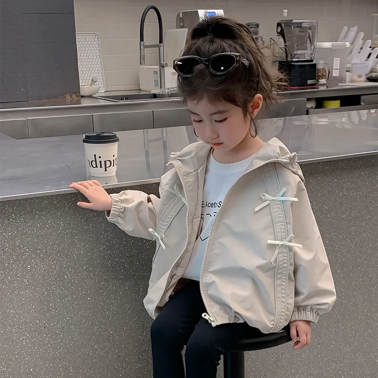 女童外套秋款2025新款洋气宝宝春秋季连帽上衣儿童秋装女孩冲锋衣