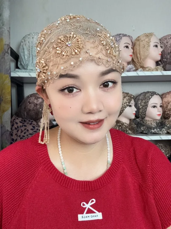 2025春夏轻薄款双层 新款设计花型流苏帽女孩