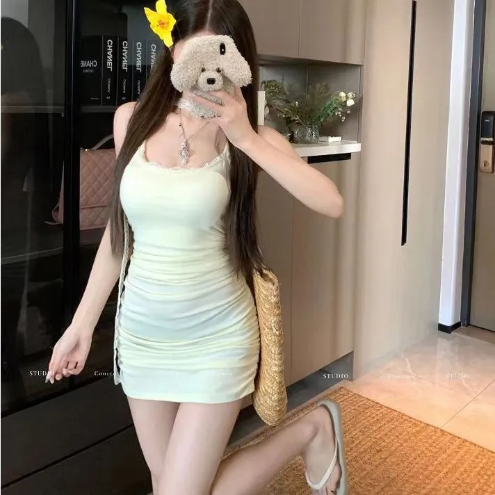 纯欲风性感蕾丝拼接吊带淡黄色连衣裙女甜辣气质修身显瘦包臀裙