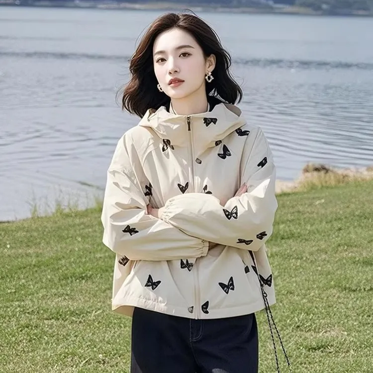 2025超火女士春秋独特超好看减龄漂亮洋气小个子短款百搭连帽外套