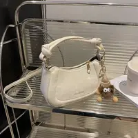 2025新款月牙斜挎包百搭通勤休闲包包大学生早八包