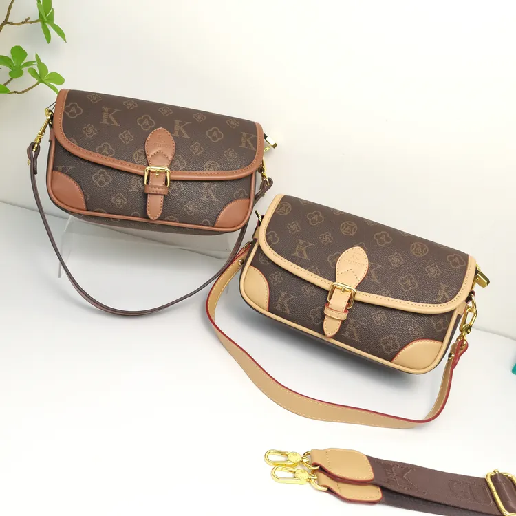 1001法棍包经典百搭单肩斜挎包质感老花复古PVC女士包包