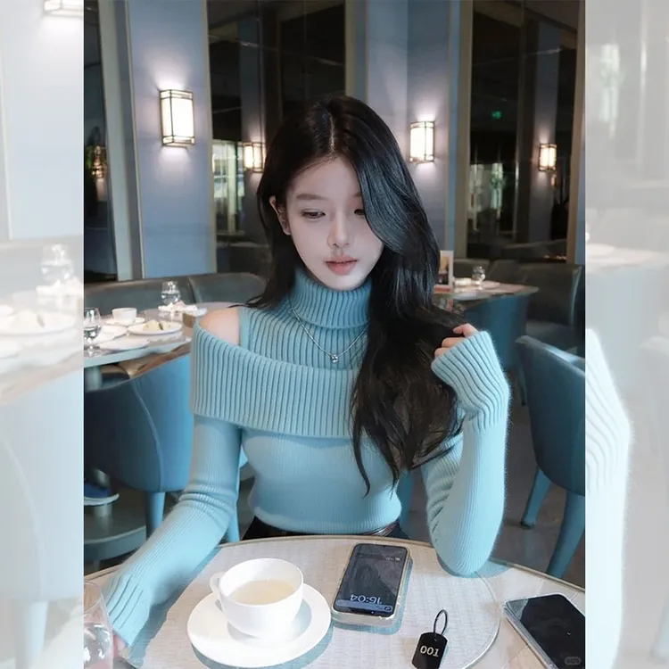 御姐轻熟风露肩设计感超好看打底衫气质高级感蓝色高领毛衣女秋冬