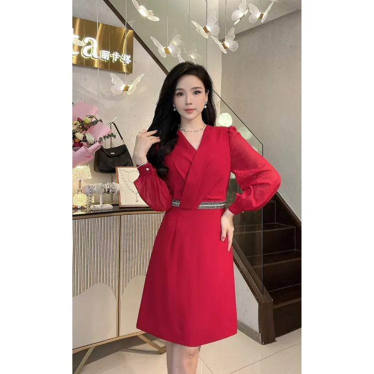 YUANBAO【言霏】秋季V领法式轻熟小众复古修身百搭老钱风女装连衣裙