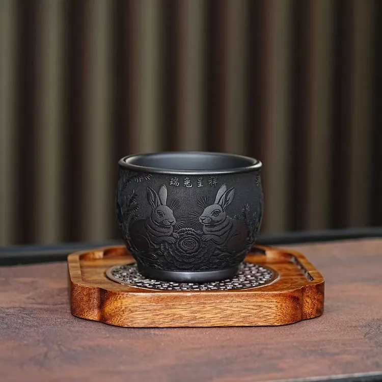 宜兴原矿紫砂石黄全手工刻绘瑞兔呈祥主人杯高端品茗杯