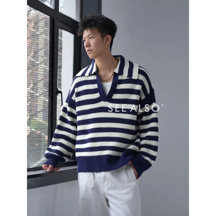 SEE ALSO『黑标900克绵羊毛』海鸥领海军蓝新贵老钱松弛感条纹毛衣