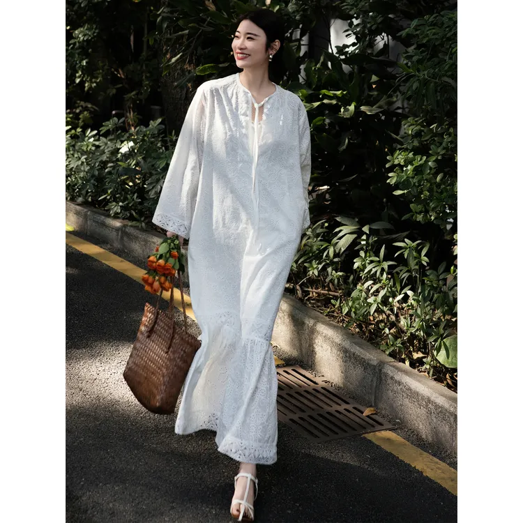 ZEROYK春季白色蕾丝绣花长裙度假风V领气质配吊带两件套连衣裙