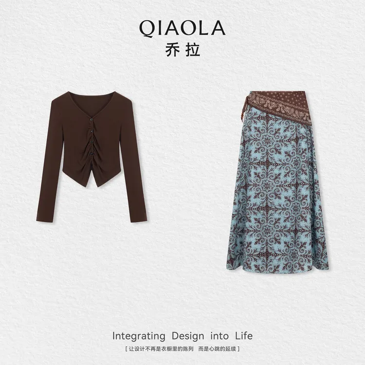 QIAOLA/乔拉【秋日音符】秋季新款V领上衣印花半身裙时尚套装