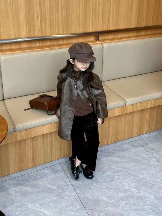 甜小七2025年秋冬新款女童韩版中长款甜酷风机车皮外套喇叭裤套装