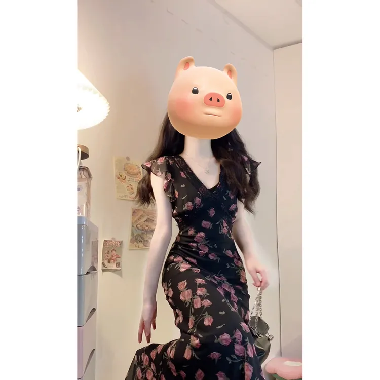 黑色碎花连衣裙V领显瘦藏肉收腰高级感气质长裙女