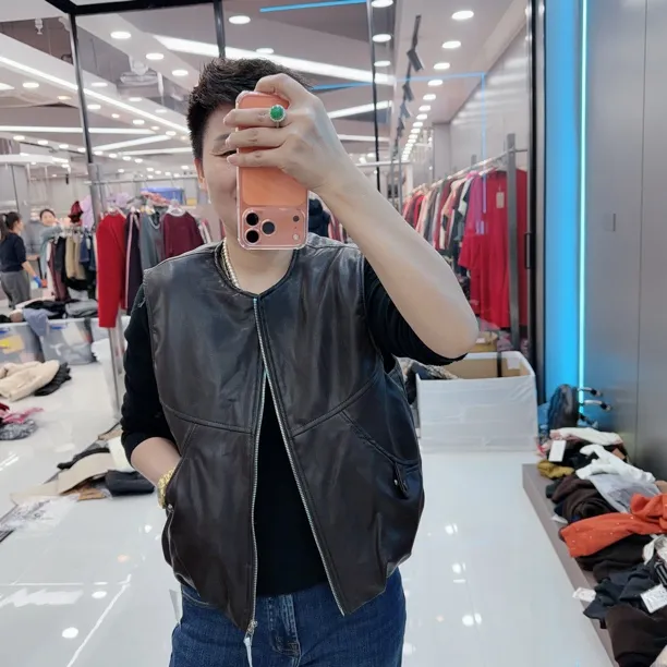 时尚小包款2色皮毛一体马甲9227欧美