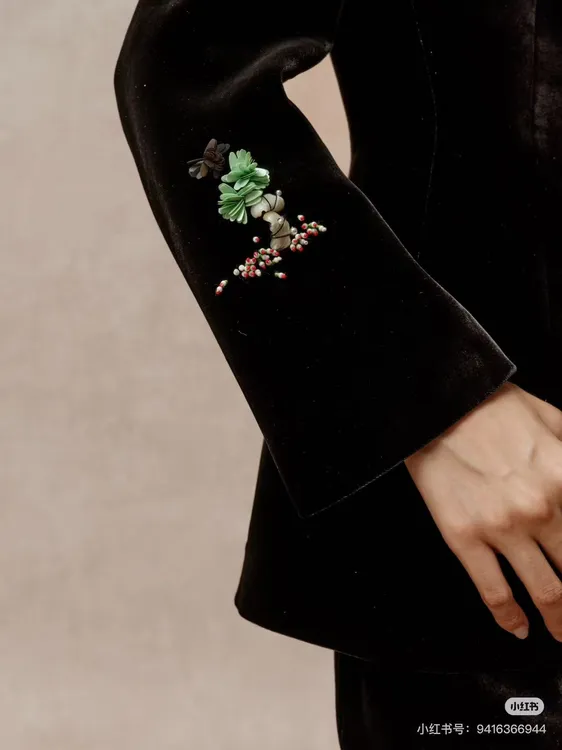 LAMAISONJADE玉琼黑色真丝丝绒手工钉珠交领双排扣外套秋冬冬季