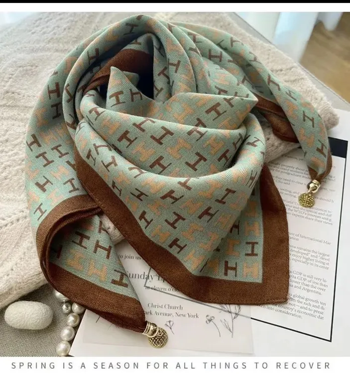 2025新款高级感网红爆款丝巾洋气时尚百搭女士围脖保暖围巾女冬季