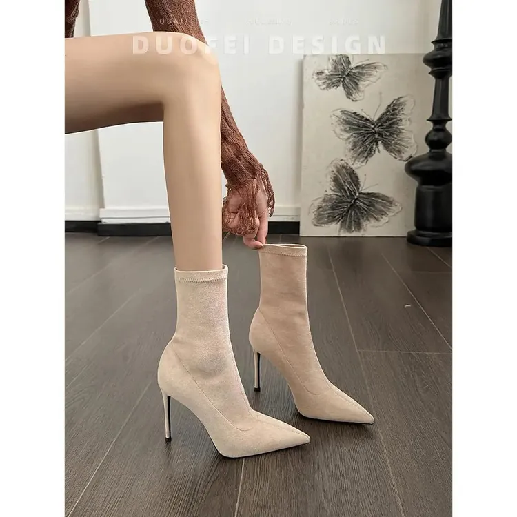 裸色高跟短靴女秋冬2025新款气质袜靴细跟尖头法式绒面弹力瘦瘦靴