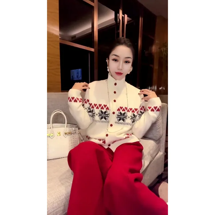 时尚百搭半高领单排扣设计感撞色花纹针织开衫毛衣