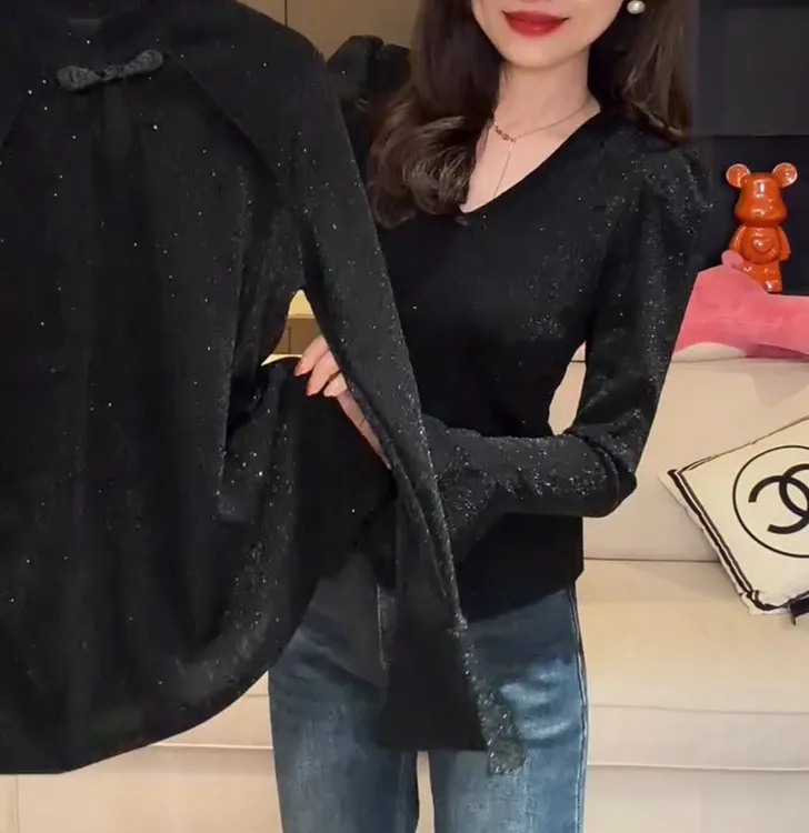 洋气百搭满天星喇叭袖打底衫